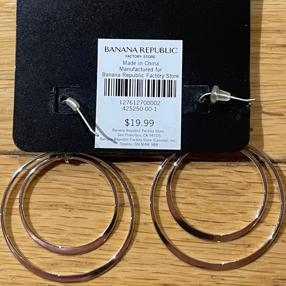 Brand New Banana Republic Nesting Two Hoops Earrings - Picture 4 of 5